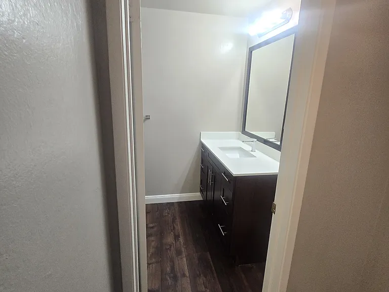 520 Van Buren Avenue — Photo 27