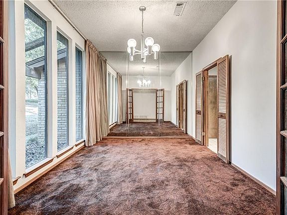 5th image of 1112 Oakwood Dr
