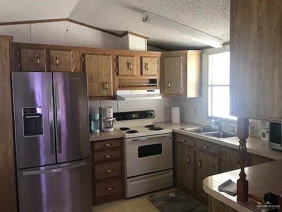 2nd image of 613 N Oak St