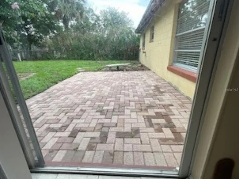 208 Shady Holw — Photo 14