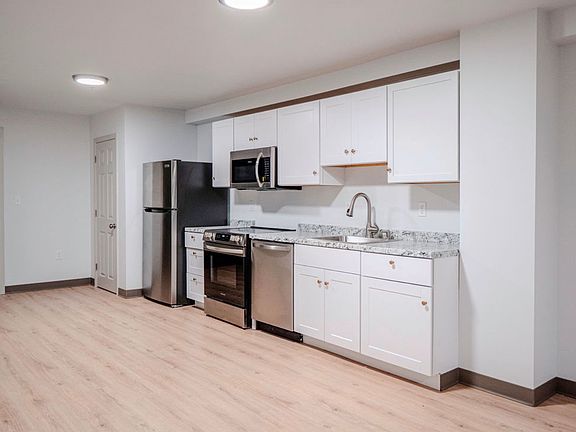 2nd image of 14 McIntyre St Unit 11