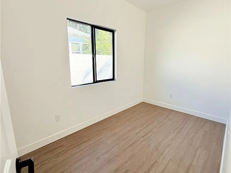1664 Glen Ave — Photo 30