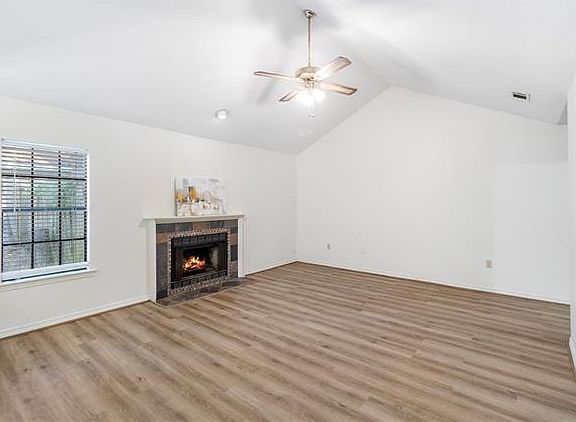 4th image of 163 Walnut St