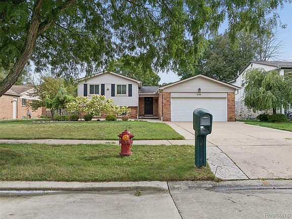 4th image of 2108 Adrienne Dr