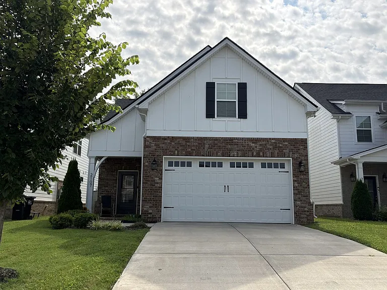 2107 Barringer Ln — Photo 1