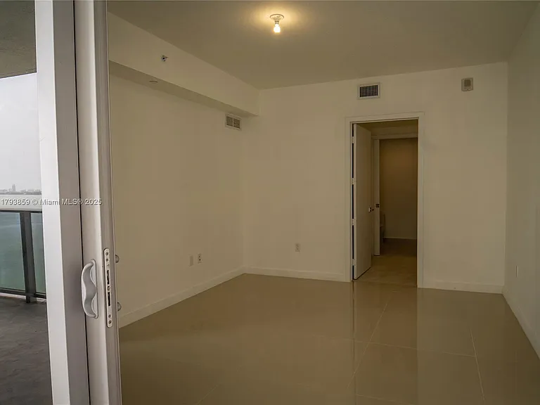 488 NE 18th St #1809 — Photo 16
