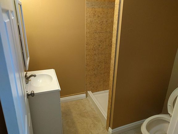 4th image of 1128 E Grand Ave #1128