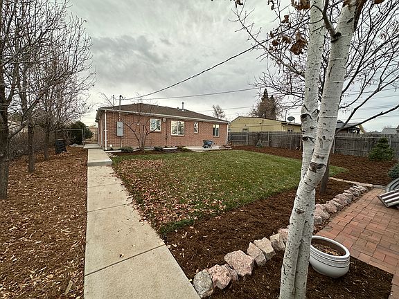 Walkway from house to garage