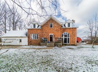 6726 Riddle Rd, Lockport, NY 14094