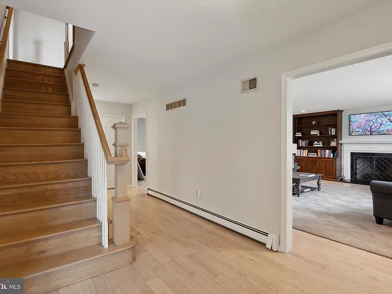 1530 Briar Hill Rd — Photo 3