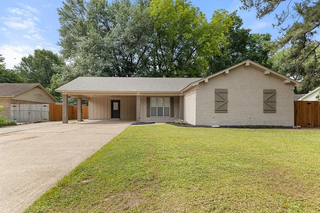 3 bed, 2.0 bath, 1377 sqft, $1,500 — Photo 1