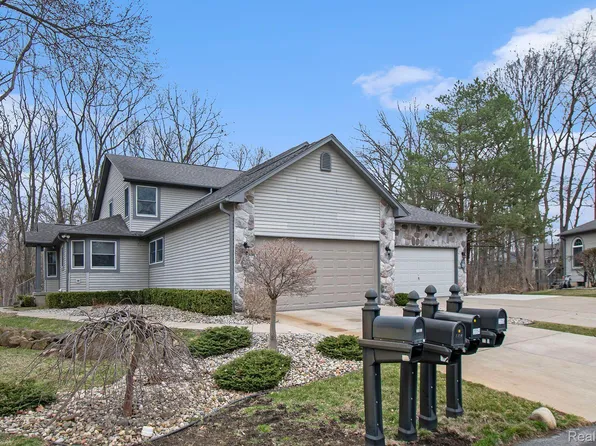 2354 Golden Pond, Fenton, MI 48430
