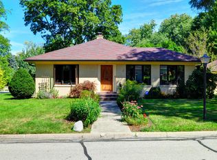 120 S Vincennes Cir, Racine, WI 53402