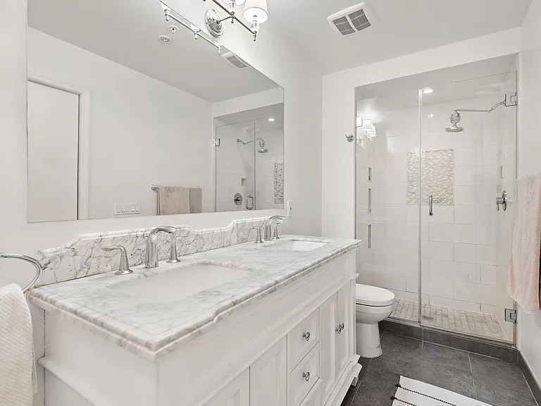 436 Albany Ct — Photo 17