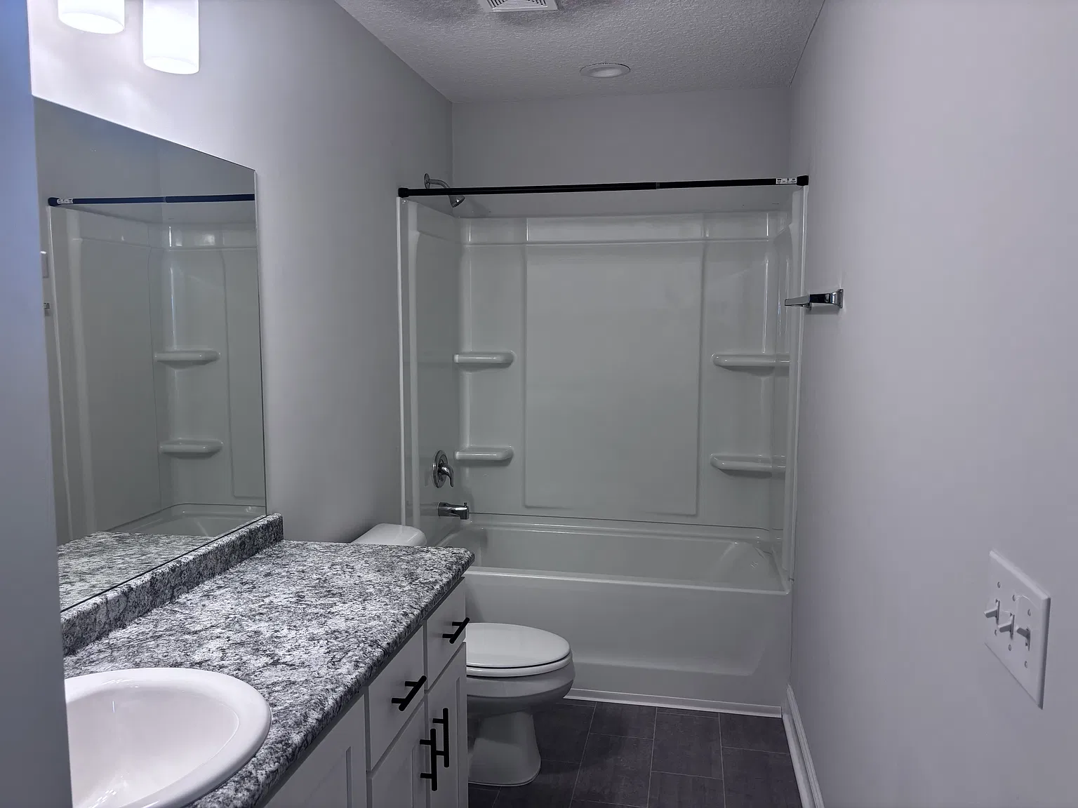 4 bed, 2.5 bath, 1962 sqft, $2,195 — Photo 4