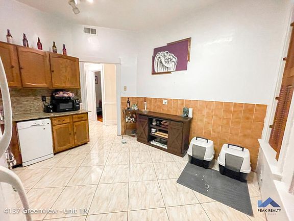 4th image of 4135 N Greenview Ave #2409707