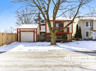 30W121 Wildwood Ct, Warrenville, IL 60555