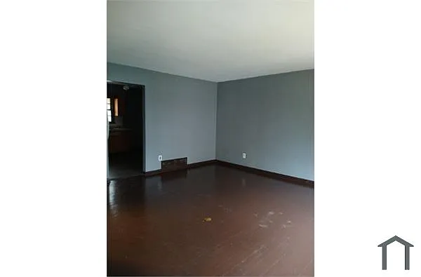 Building Photo - 1023 Irving Ave