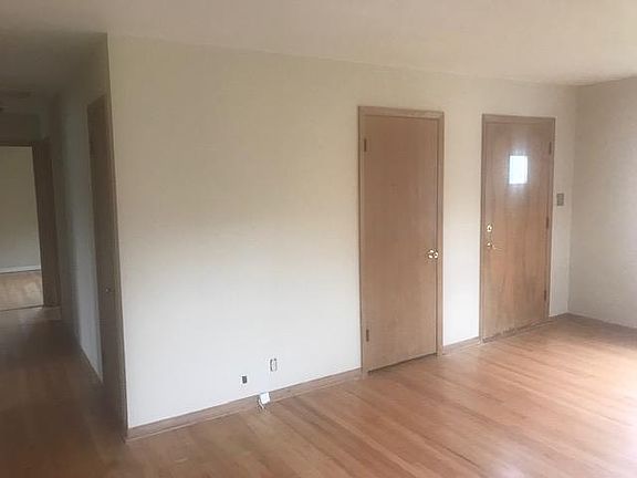3rd image of 7657 N Edgeworth Dr