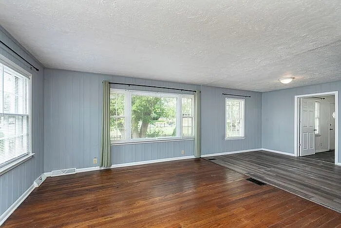 5875 N Keystone Ave — Photo 7