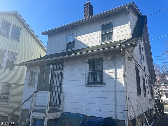 4th image of 803 Lyons Ave