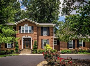 8211 Thixton Ln, Louisville, KY 40229