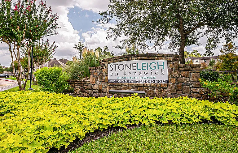 Stoneleigh on Kenswick Apartments — Photo 35