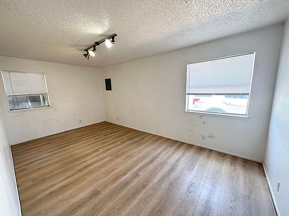 4th image of 3522 Oakwood Dr #18