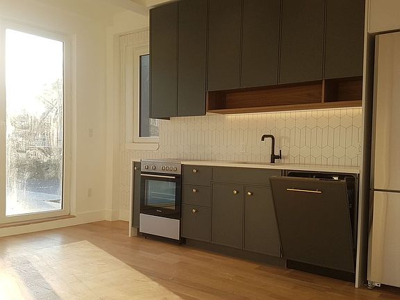 3rd image of 307 Grand St APT 2A