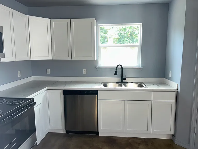 1302 E Cherry St — Photo 11