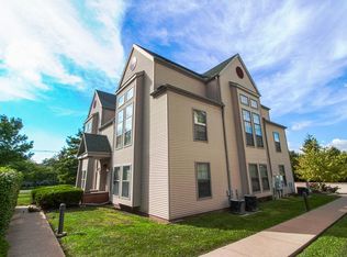 2308 W John St APT B, Champaign, IL 61821