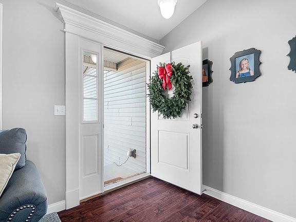 5th image of 121 Tuscany Ct