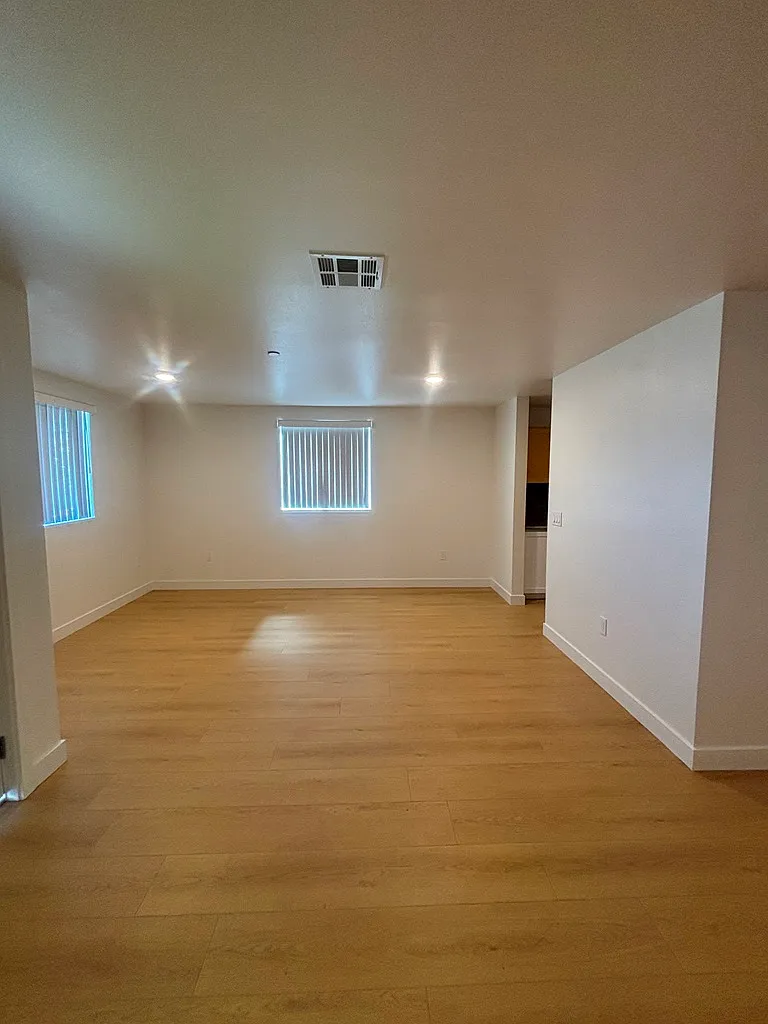 6 bed, 2012 sqft, $4,400 — Photo 3