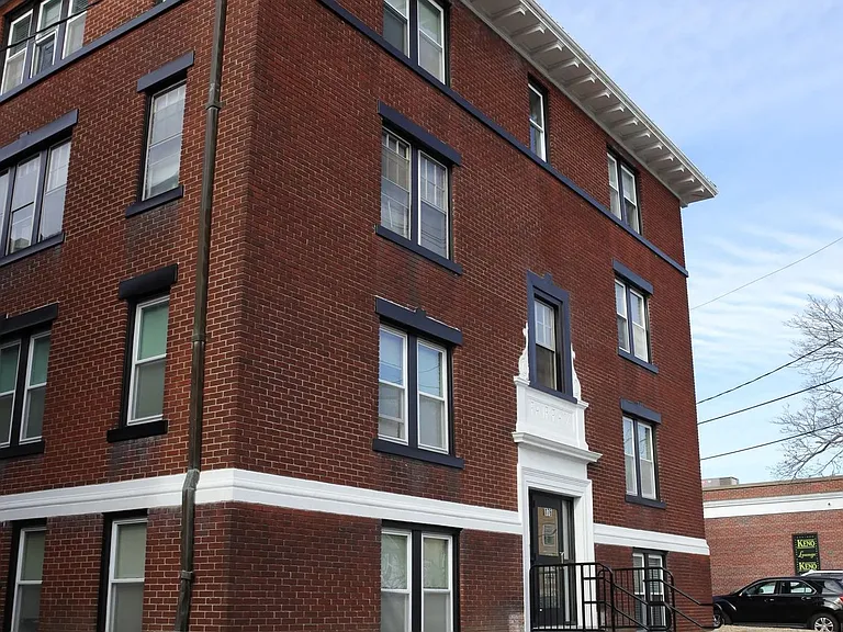 182 Lafayette St — Photo 2