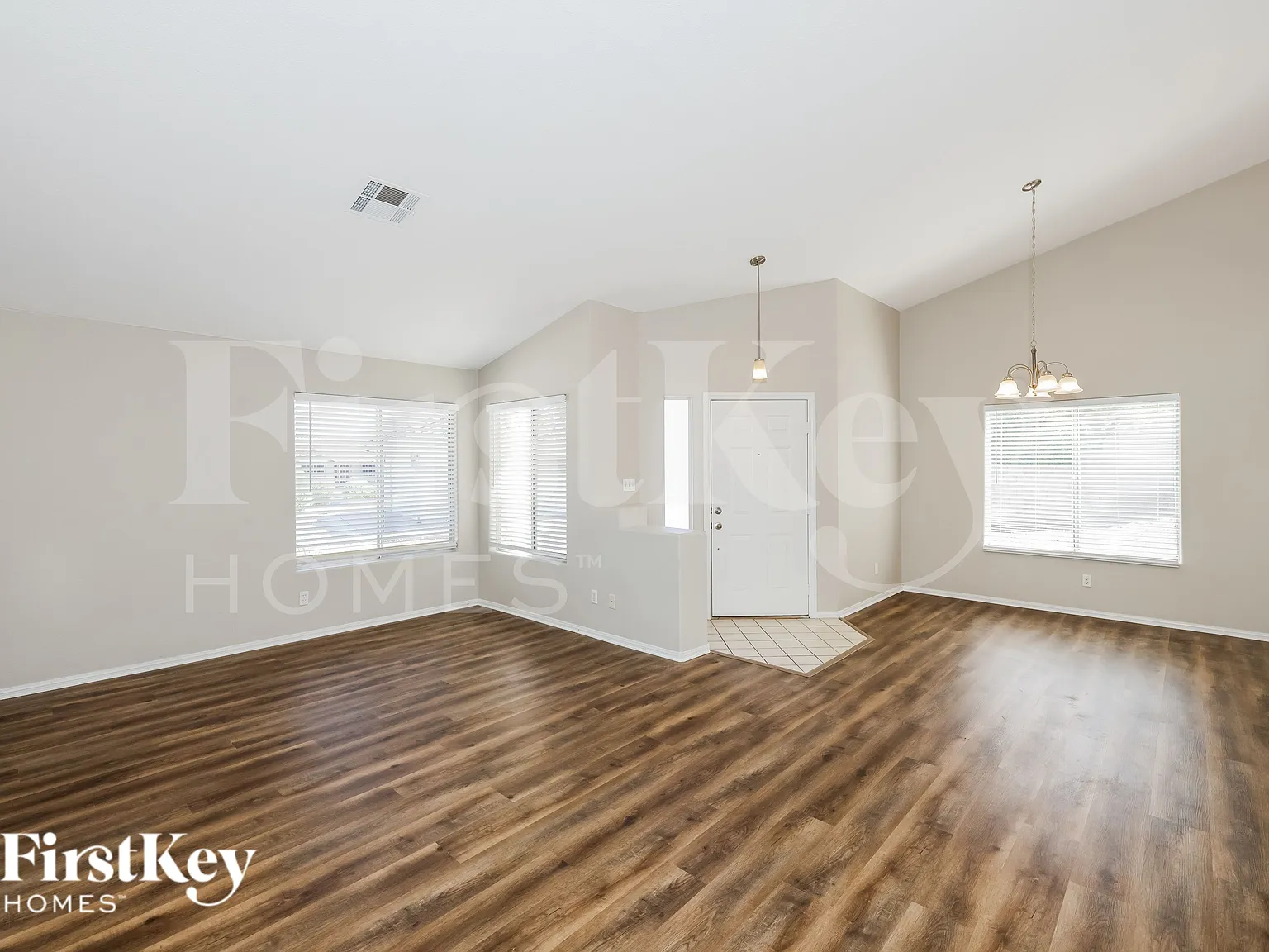 3 bed, 2.0 bath, 1802 sqft, $2,295 — Photo 4