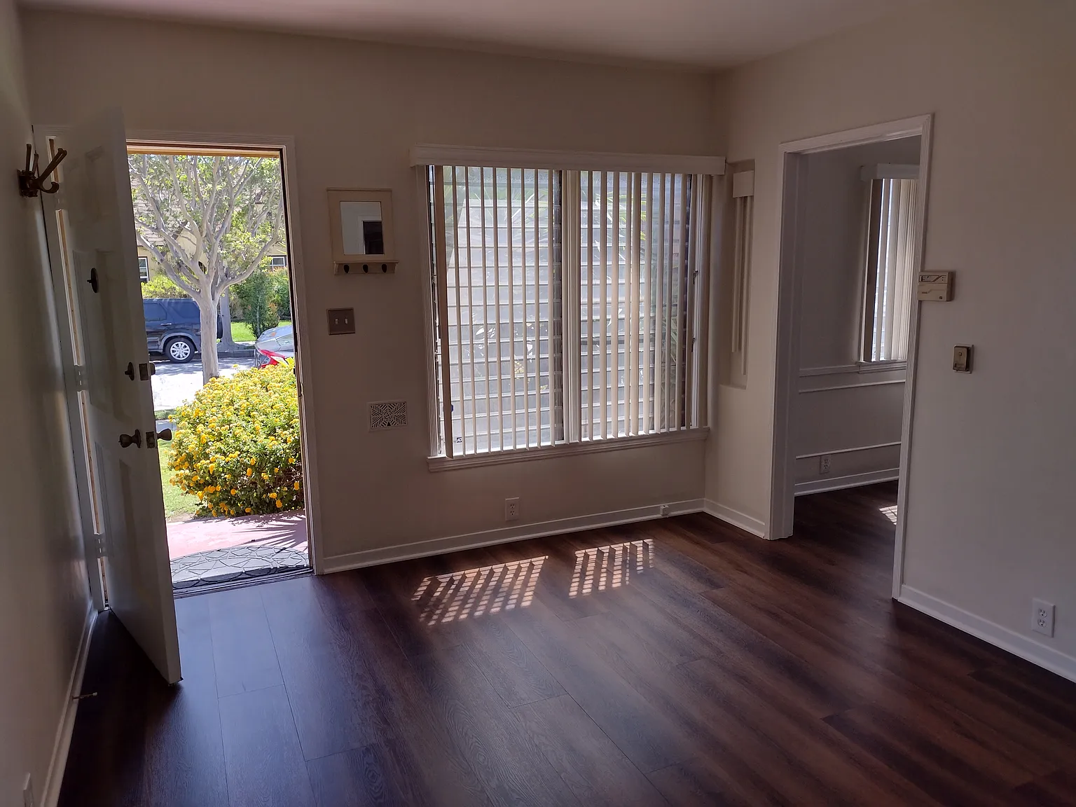 607 Salem St — Photo 2