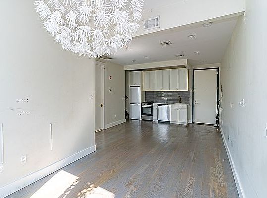 5th image of 162 Stuyvesant Ave #4L