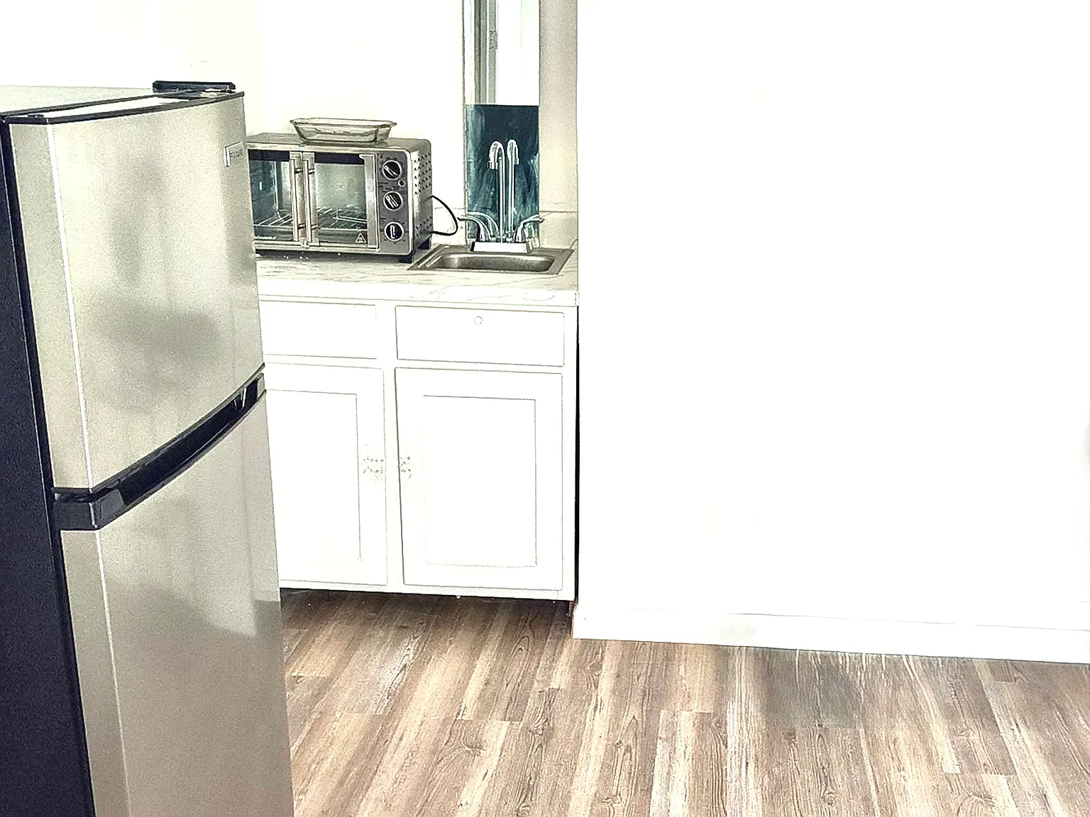 Studio, 200 sqft, $900 — Photo 3