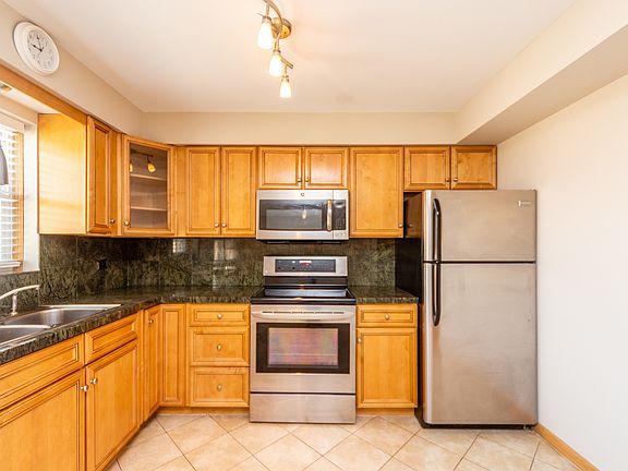 3rd image of 5226 N Potawatomie Ave Unit 304