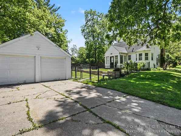2101 Boston St SE, Grand Rapids, MI 49506