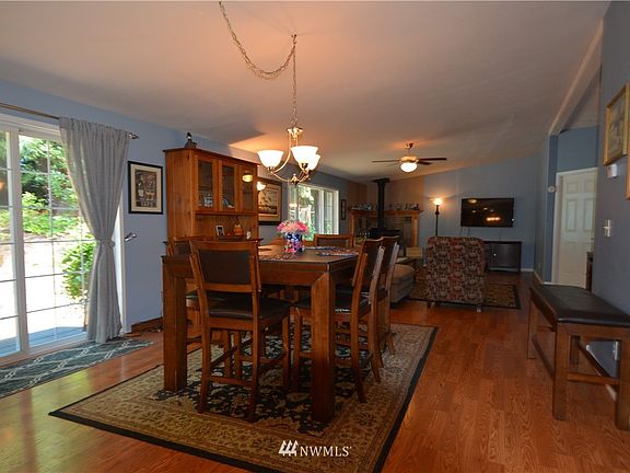 5th image of 3917 156th Street NW