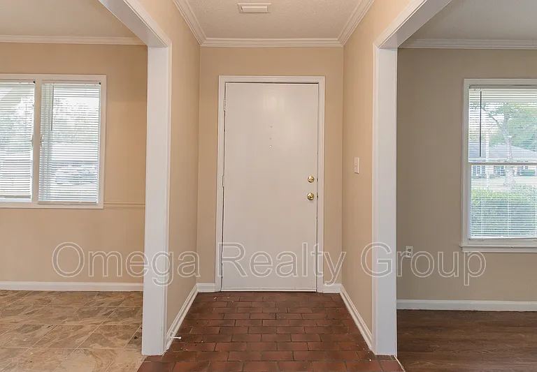 2061 Green Acres Dr — Photo 6