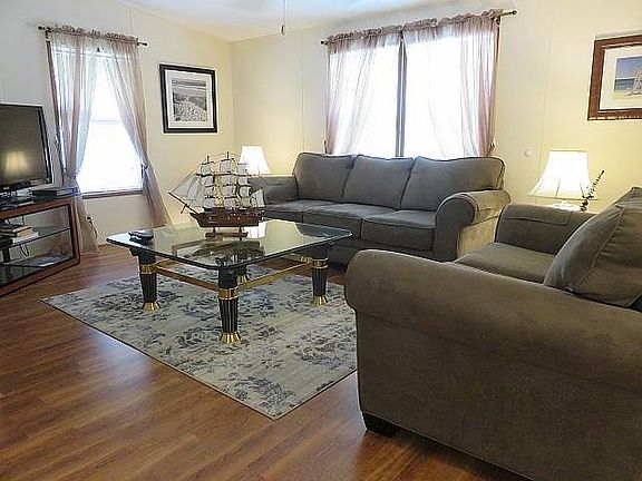 2nd image of 1002 Oak Leaf Ln #34