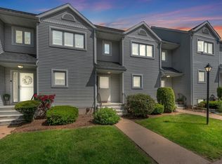 99 Oak Ridge Dr, Windsor Locks, CT 06096