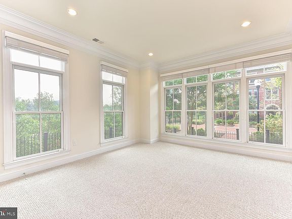 4th image of 10861 Symphony Park Dr
