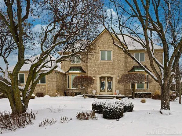 37548 Fiore Trl, Clinton Township, MI 48036