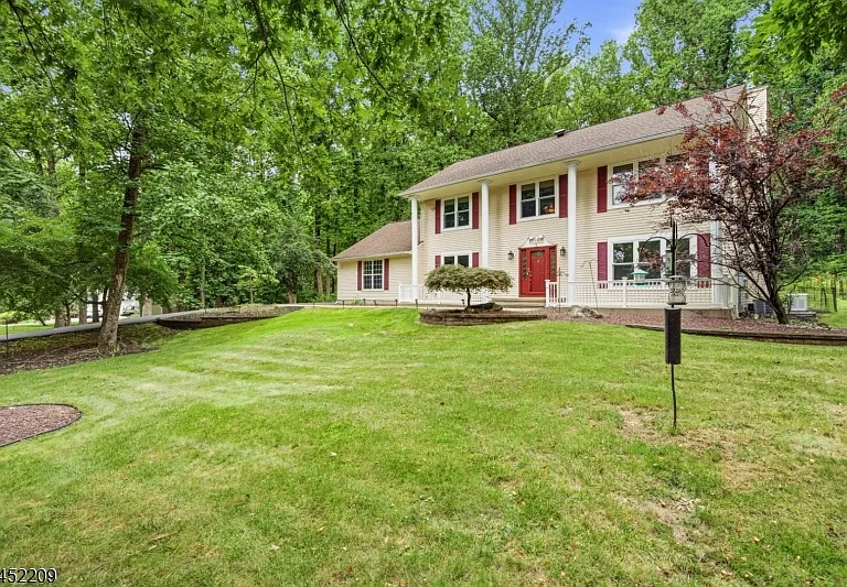 9 Stirrup Way — Photo 2