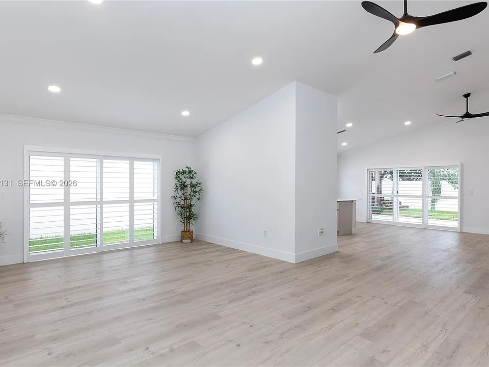 46 Gables Blvd