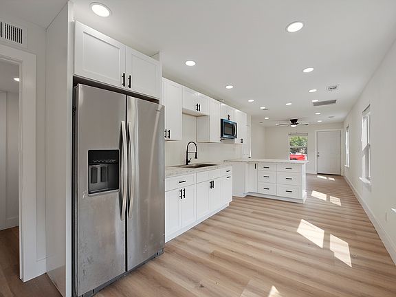 4th image of 1840 Portland St