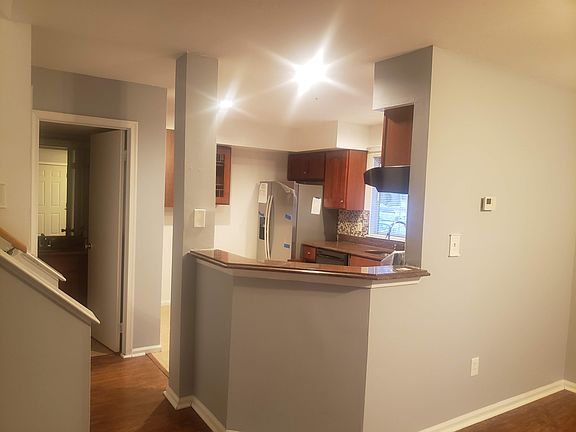 4th image of 91 Cortland Ln #91